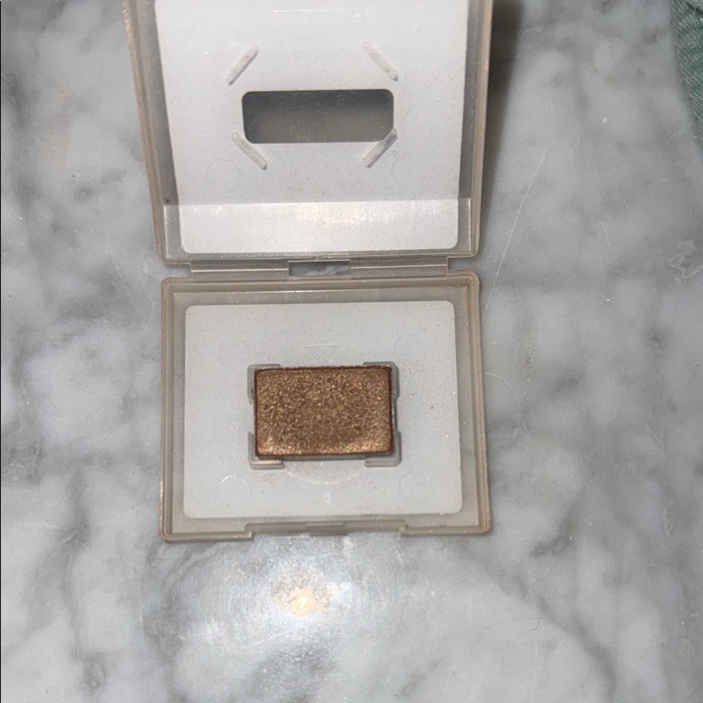 Mary Kay Mineral Eye Color in Rose Gold - Picture 3 of 5